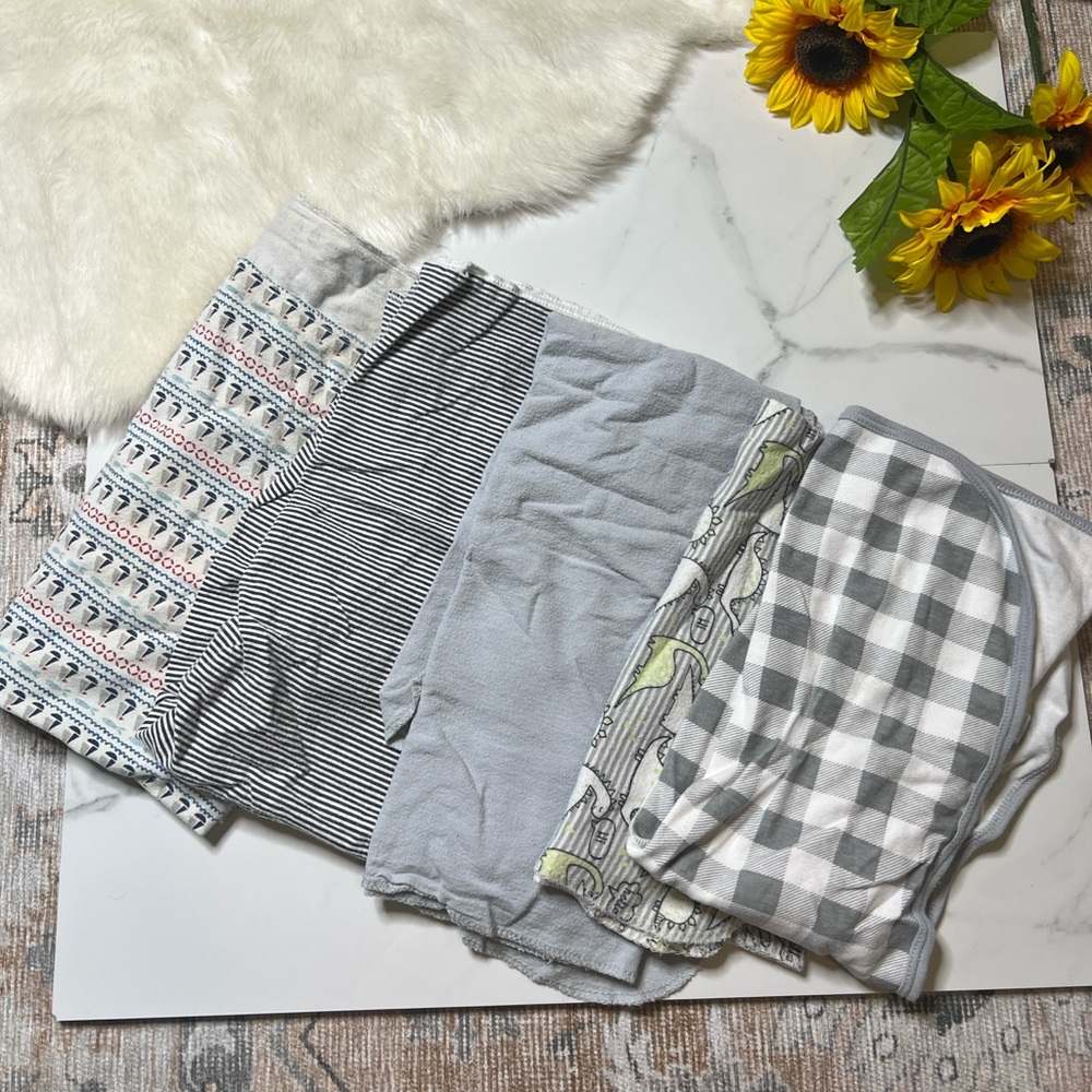 Bundle baby receiving blankets. Good pre owned condition.